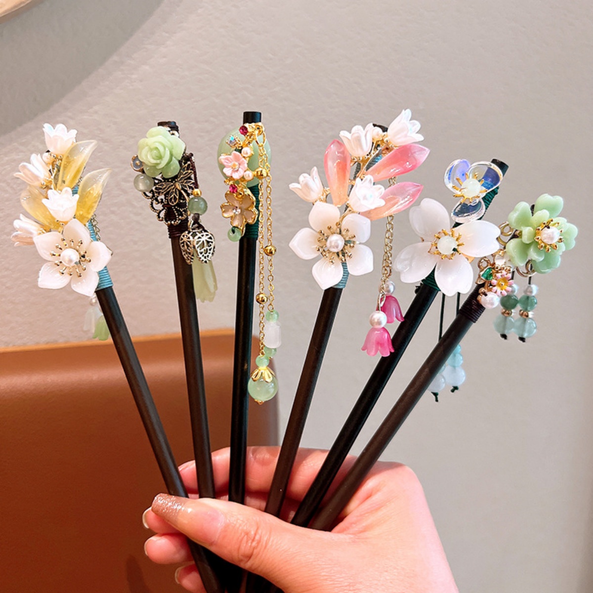 Vintage Fashion Ai - Exquisite Flower Tassel Wooden Hairpin Retro