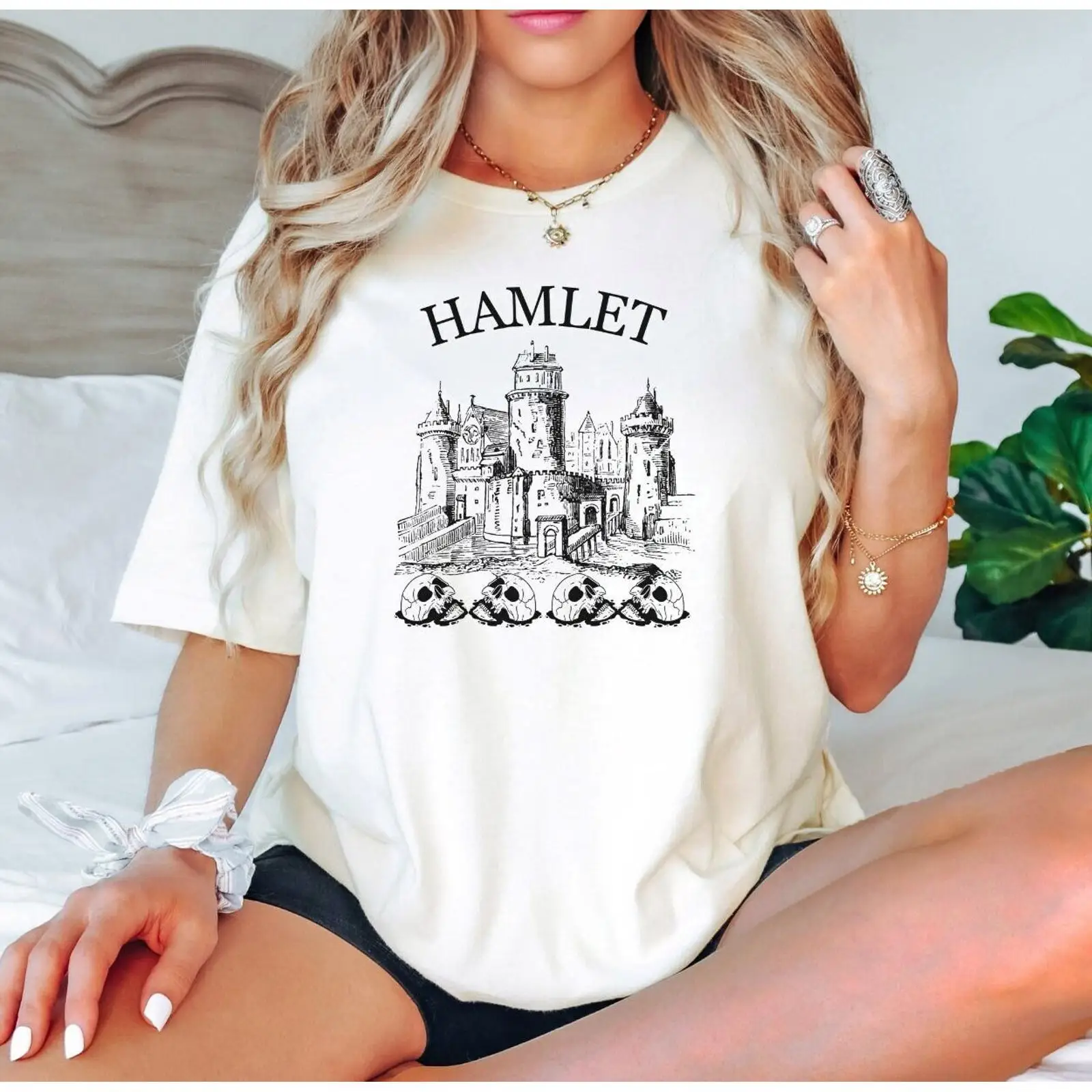 Vintage Fashion Books - Shakespeare Hamlet Castle Skull T Shirt