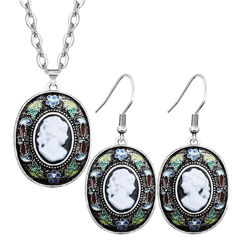 Vintage Look Lady Queen Cameo  - Vintage Fashion Looks ulasan dan harga