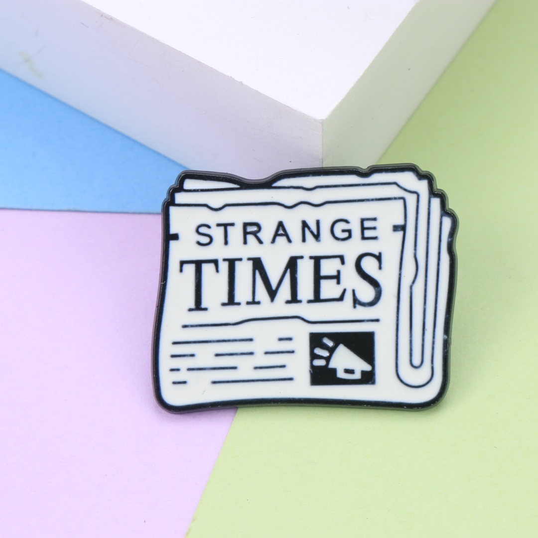 Retro Newspaper Strange Times  - Vintage Fashion Newspaper ulasan dan harga