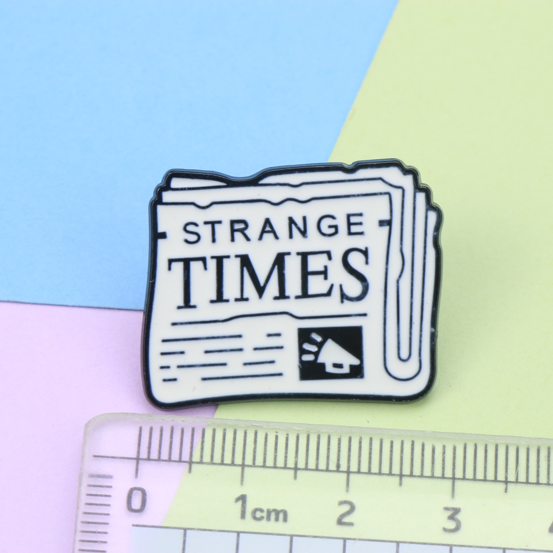 Retro Newspaper Strange Times  - Vintage Fashion Newspaper ulasan dan harga
